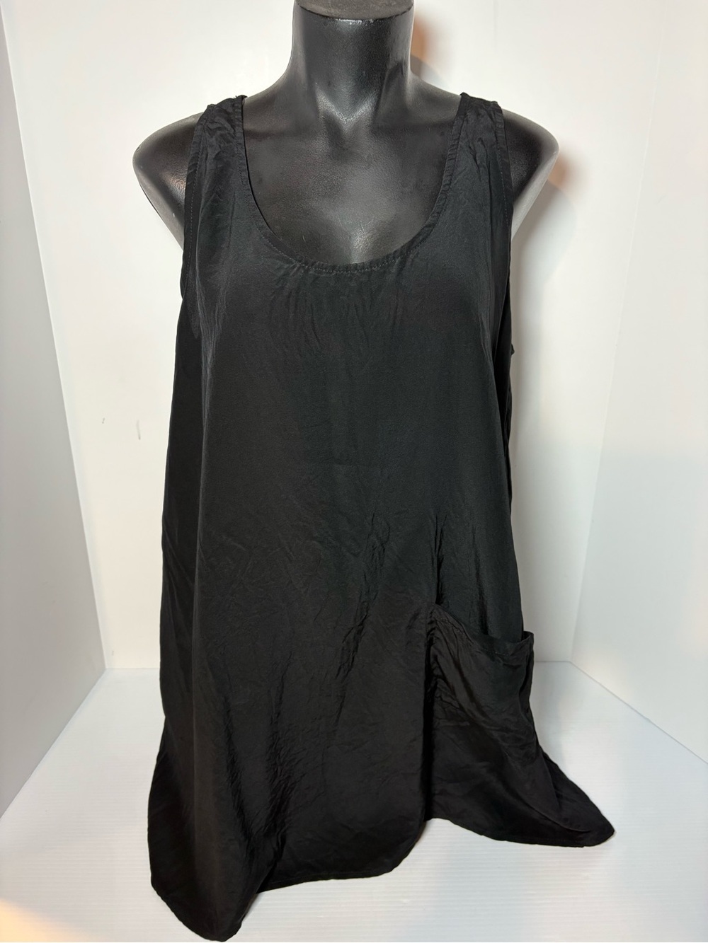 Black Sleeveless Scoop Neck Tunic with Pocket 100% Silk